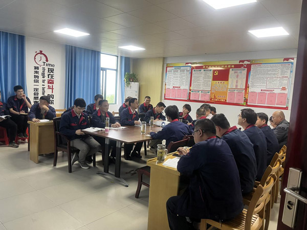 王伍升到建材研究室、建材公司調(diào)研