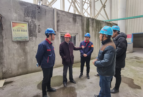 公司黨委書記調(diào)研中試線項目 公司黨委書記調(diào)研中試線項目