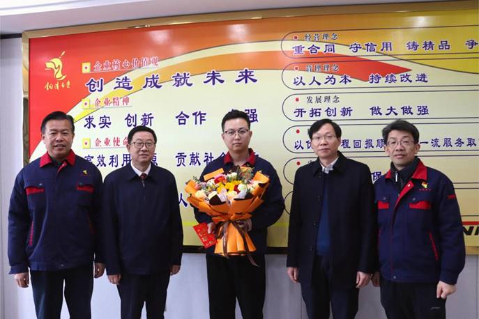 王伍升慰問(wèn)公司集團(tuán)公司專家人才 王伍升慰問(wèn)公司集團(tuán)公司專家人才